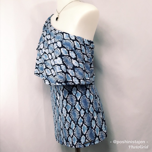 🆕 NWT Michael Kors Blue Python One Shoulder Top - Picture 5 of 8
